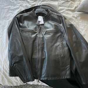 Brand new never worn 2022 Banana Republic Men’s quilted black leather Jacket